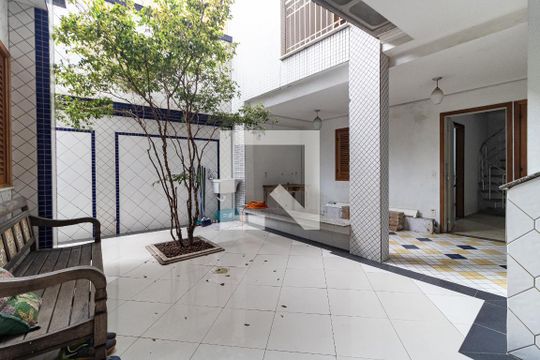 Quintal de casa à venda com 5 quartos, 248m² em Jardim Vergueiro, São Paulo