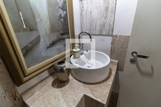 Lavabo de casa à venda com 5 quartos, 248m² em Jardim Vergueiro, São Paulo
