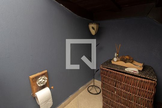 lavabo_3 de casa à venda com 3 quartos, 130m² em Liberdade, São Paulo