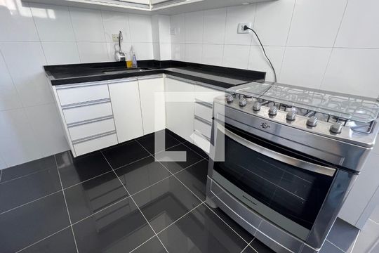 Cozinha de apartamento à venda com 3 quartos, 100m² em Pinheiros, São Paulo