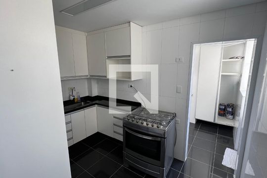 Cozinha de apartamento à venda com 3 quartos, 100m² em Pinheiros, São Paulo