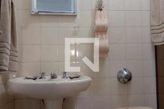Banheiro de apartamento à venda com 1 quarto, 57m² em Tijuca, Rio de Janeiro