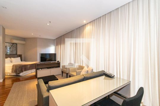 Sala de kitnet/studio para alugar com 1 quarto, 65m² em Vila Olímpia, São Paulo
