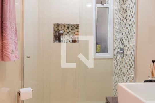 Banheiro de apartamento à venda com 3 quartos, 67m² em Vila Curuca, Santo André