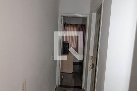 Corredor  de casa à venda com 2 quartos, 80m² em Vila Bancaria, São Paulo
