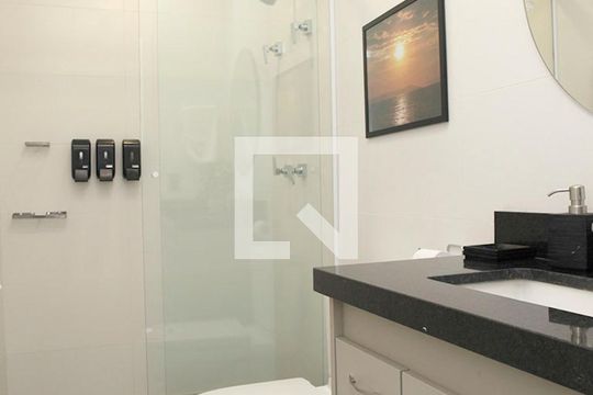 Banheiro de apartamento à venda com 1 quarto, 42m² em Independência, Porto Alegre