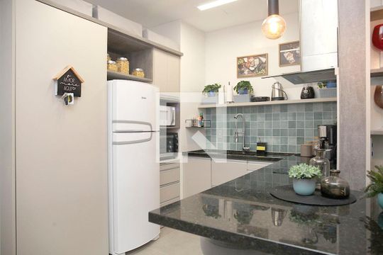 Cozinha de apartamento à venda com 1 quarto, 42m² em Independência, Porto Alegre