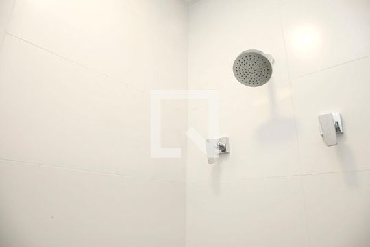 Banheiro de apartamento à venda com 1 quarto, 42m² em Independência, Porto Alegre