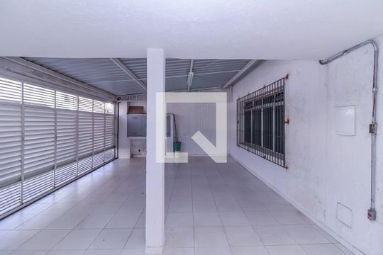 Garagem de casa à venda com 3 quartos, 300m² em Vila Paulo Silas, São Paulo