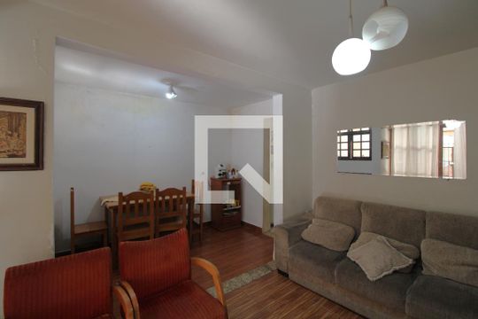 Casa à venda com 3 quartos, 160m² em Parque Residencial Julia, São Paulo