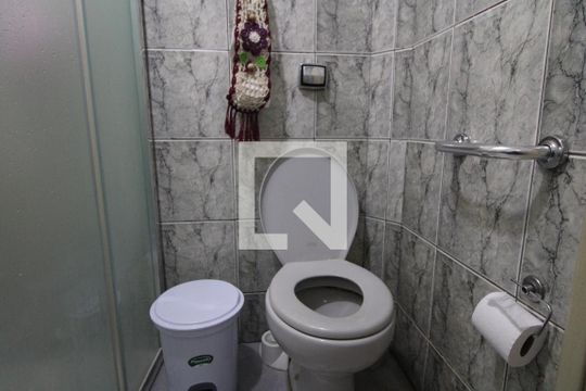 Banheiro comum de casa à venda com 3 quartos, 160m² em Parque Residencial Julia, São Paulo