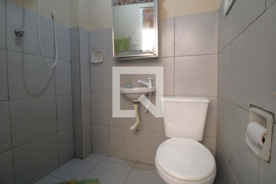 Banheiro de serviço de casa à venda com 3 quartos, 160m² em Parque Residencial Julia, São Paulo