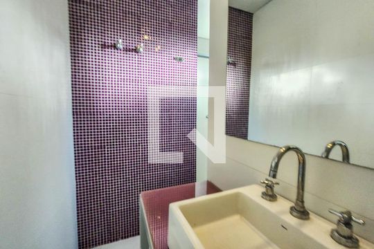 Quarto 3 suite  de casa de condomínio para alugar com 5 quartos, 320m² em Jardim Tres Marias, Guarujá
