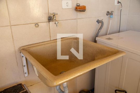 Área de Serviço de casa para alugar com 3 quartos, 130m² em Novo Osasco, Osasco
