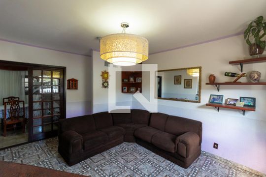 Sala de TV de casa à venda com 4 quartos, 300m² em Conjunto Habitacional Padre Jose de Anchieta, São Paulo