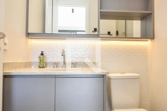 Banheiro  de apartamento à venda com 1 quarto, 31m² em Campo Belo, São Paulo