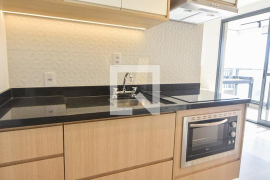 Cozinha  de apartamento à venda com 1 quarto, 31m² em Campo Belo, São Paulo