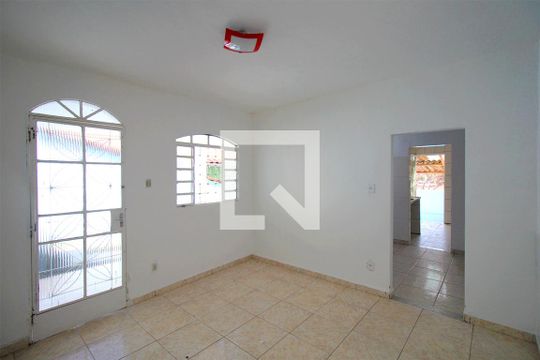 Casa para alugar com 3 quartos, 102m² em Santa Efigênia, Belo Horizonte