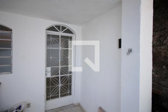 Varanda frente de casa para alugar com 3 quartos, 102m² em Santa Efigênia, Belo Horizonte