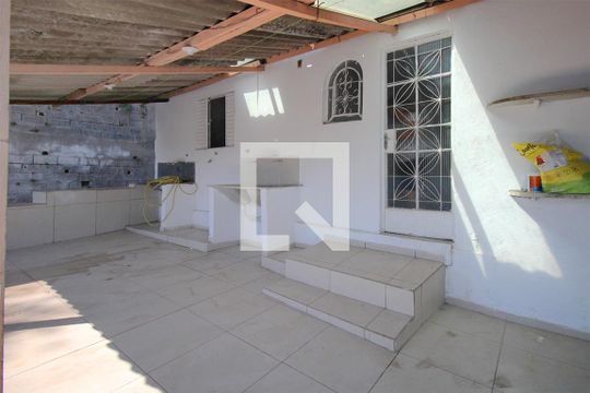 Quintal de casa para alugar com 3 quartos, 102m² em Santa Efigênia, Belo Horizonte