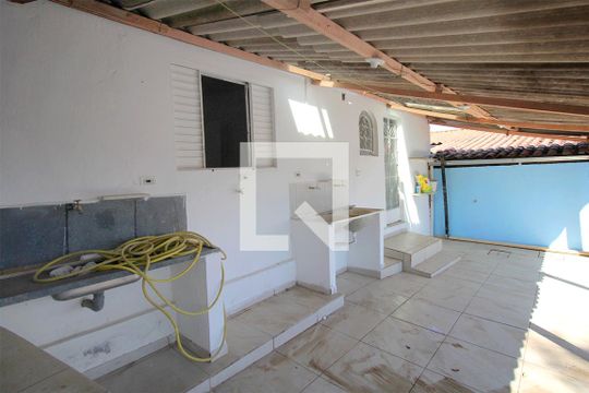 Quintal de casa para alugar com 3 quartos, 102m² em Santa Efigênia, Belo Horizonte