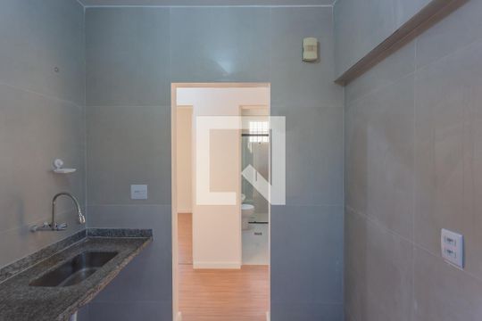 Cozinha de apartamento para alugar com 2 quartos, 62m² em Lagoinha, Belo Horizonte