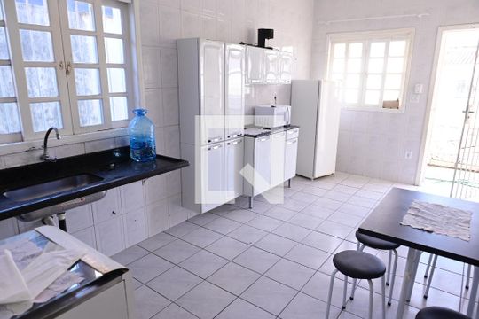 Cozinha de casa para alugar com 4 quartos, 150m² em Maracanã, Praia Grande