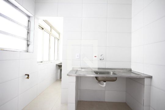 Cozinha de apartamento para alugar com 1 quarto, 56m² em Sé, São Paulo