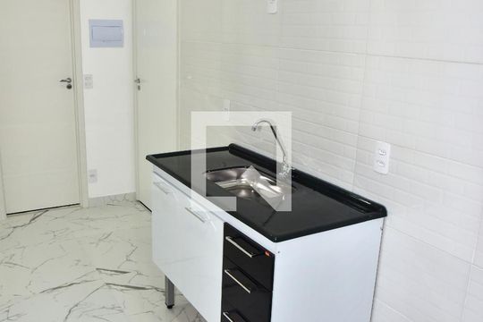 Cozinha de apartamento para alugar com 2 quartos, 34m² em Socorro, São Paulo
