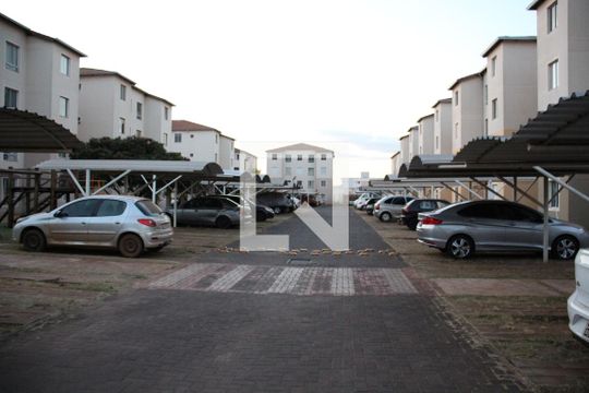 Fachada do bloco de apartamento para alugar com 2 quartos, 48m² em Novo Mundo, Uberlândia