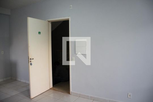 Sala de apartamento para alugar com 2 quartos, 48m² em Novo Mundo, Uberlândia
