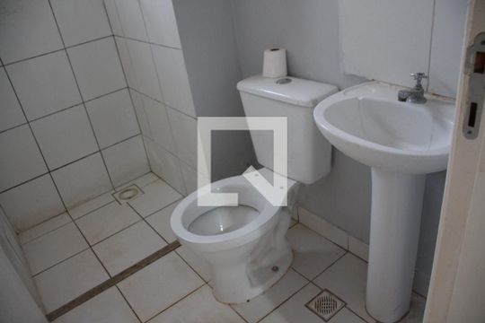 Banheiro de apartamento para alugar com 2 quartos, 48m² em Novo Mundo, Uberlândia