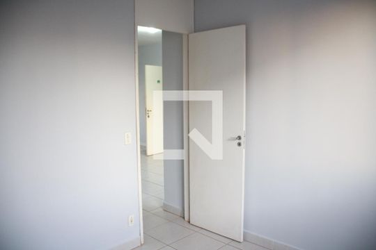Quarto 2 de apartamento para alugar com 2 quartos, 48m² em Novo Mundo, Uberlândia