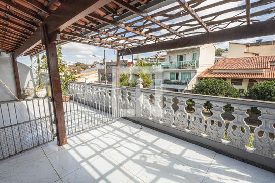 Varanda de casa à venda com 4 quartos, 591m² em Santa Amélia, Belo Horizonte
