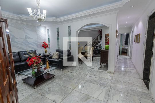 Sala de casa à venda com 4 quartos, 591m² em Santa Amélia, Belo Horizonte