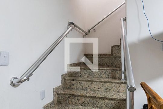 Sala - Escadas de casa à venda com 4 quartos, 150m² em Vila Carrao, São Paulo