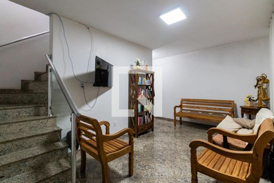 Casa à venda com 4 quartos, 150m² em Vila Carrao, São Paulo