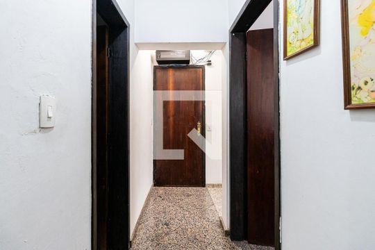 Corredor de casa à venda com 4 quartos, 150m² em Vila Carrao, São Paulo