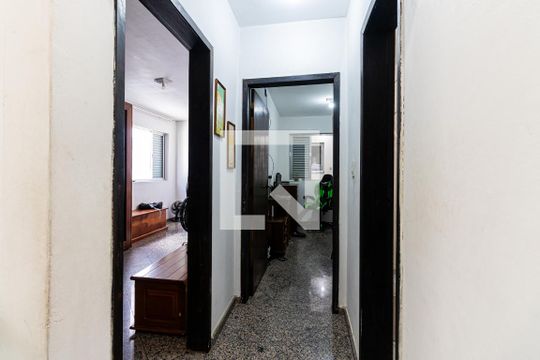 Corredor de casa à venda com 4 quartos, 150m² em Vila Carrao, São Paulo