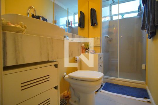 Banheiro de apartamento para alugar com 2 quartos, 64m² em Boa Vista, Porto Alegre