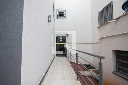 Entrada bloco de apartamento para alugar com 2 quartos, 50m² em Dona Clara, Belo Horizonte