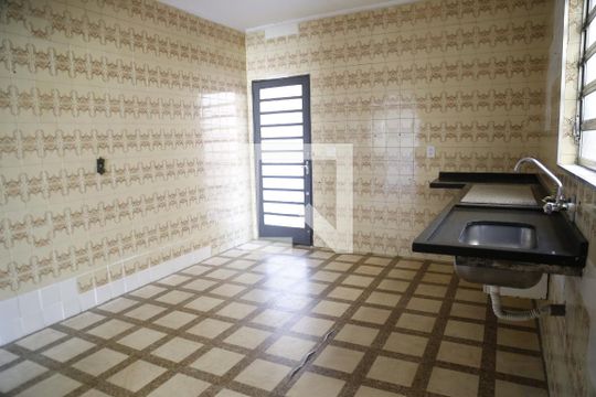 Cozinha de casa para alugar com 2 quartos, 155m² em Vila Mirante, São Paulo