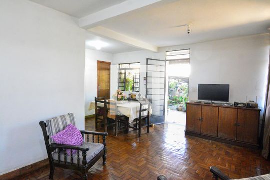 Sala de casa à venda com 6 quartos, 402m² em Átila de Paiva, Belo Horizonte