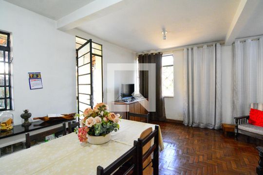 Sala de casa à venda com 6 quartos, 402m² em Átila de Paiva, Belo Horizonte