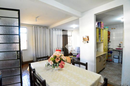 Sala de casa à venda com 6 quartos, 402m² em Átila de Paiva, Belo Horizonte