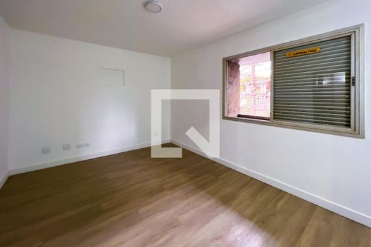 Suíte de casa para alugar com 4 quartos, 330m² em Planalto Paulista, São Paulo