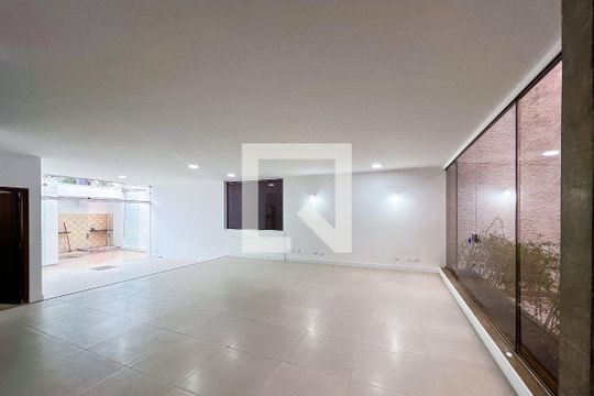 Casa para alugar com 4 quartos, 330m² em Planalto Paulista, São Paulo