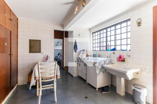Lavanderia de casa à venda com 3 quartos, 433m² em Jardim Santa Helena, São Paulo