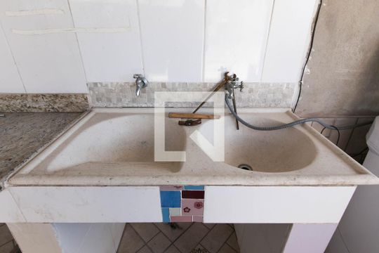 Tanque  de casa para alugar com 3 quartos, 285m² em Parque Savoi City, São Paulo