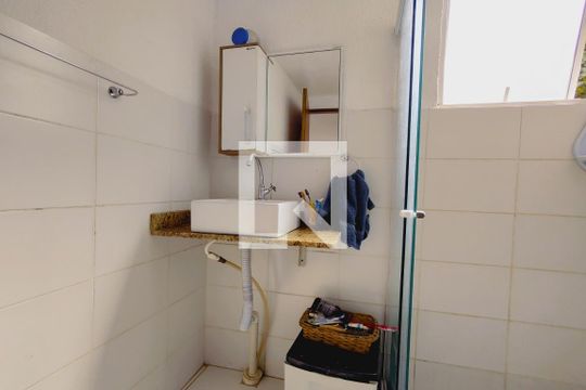 Banheiro  de apartamento à venda com 3 quartos, 53m² em Jacarepaguá, Rio de Janeiro